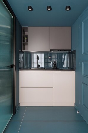 Superior-suite - søudsigt | Privat køkken | Køleskab, kogeplade, køkkentøj/tallerkener/redskaber