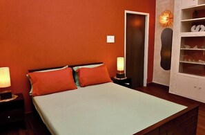 Iron/ironing board, WiFi, bed sheets - Wabi House - Salt Lake City (Kolkata)
