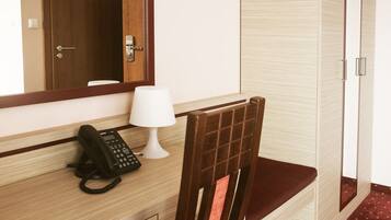 Desk, laptop workspace, free WiFi