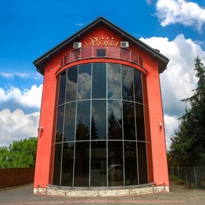Front of property - Hotel Vinci (Modlniczka)