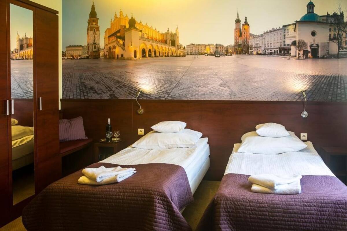 مكتب ومساحة عمل للكمبيوتر المحمول وواي فاي مجانًا