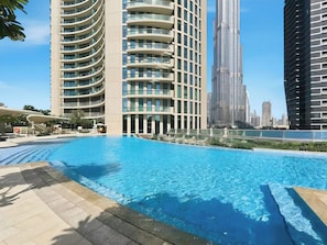 Outdoor pool - 3BR Direct Access to Dubai Mall (Dubai)