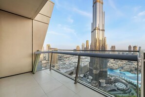 Terrace/patio - 3BR Direct Access to Dubai Mall (Dubai)