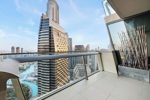 Terrace/patio - 3BR Direct Access to Dubai Mall (Dubai)