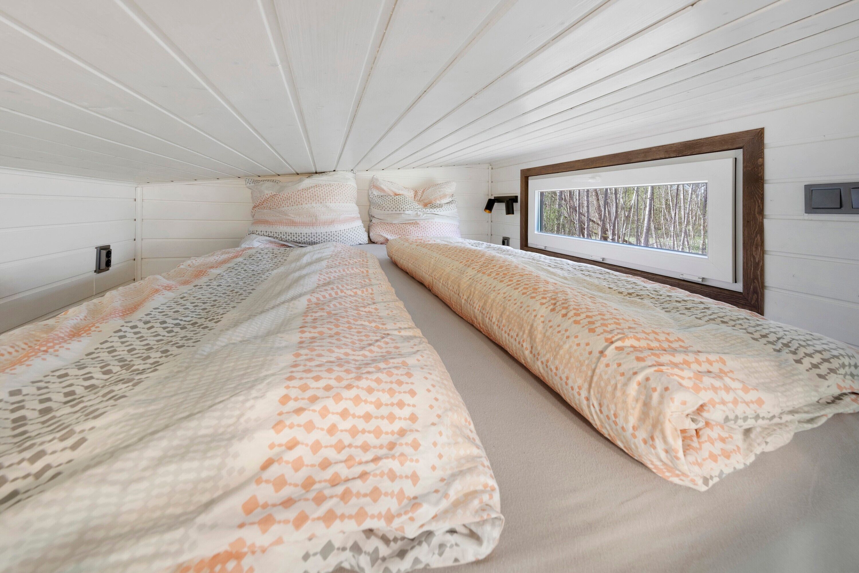 Desk, bed sheets