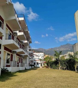 Vista frontal de la propiedad