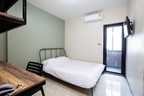 Standard Double Room | Meja, Wi-fi percuma 