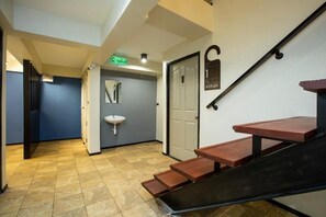 Studio | Hallway - Kaelyn Cozy Living (Bangkok)