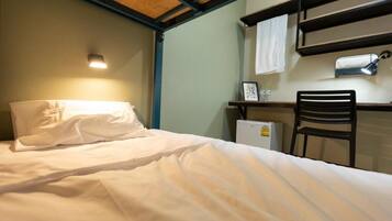 Studio | Desk, free WiFi