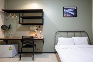 双人房 | 办公桌、免费 WiFi