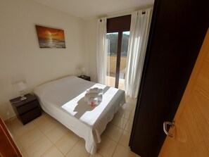 3 bedrooms, travel crib, free WiFi, bed sheets