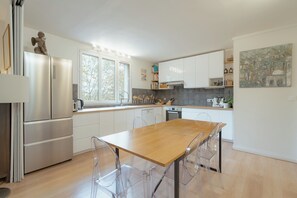 Fridge, microwave, dishwasher, toaster - Golden Sparrow, by Veeve (Paris)