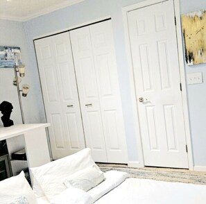 Room - 5 HOSPITALS WITHIN 1O MILE RADIOUS Luxurious 1Bed EXTRA PLUSH! NO PET FEES! (Columbus)