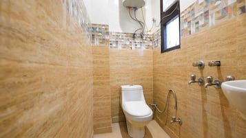 Deluxe Double Room | Bathroom