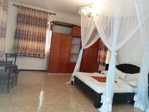 In-room safe, laptop workspace, free WiFi - Acactus Hotel (Kampala)