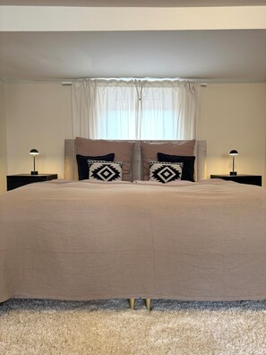 1 bedroom, desk, travel cot, free WiFi - WeinZeit23 - Premium getaway at the Weegmüller winery (Neustadt an der Weinstraße)
