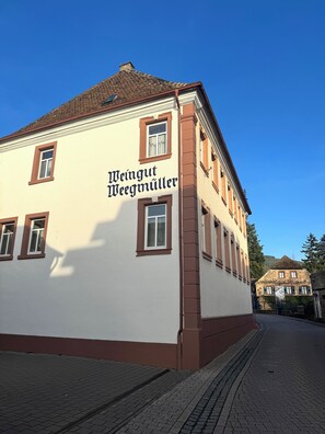 Exterior - WeinZeit23 - Premium getaway at the Weegmüller winery (Neustadt an der Weinstraße)