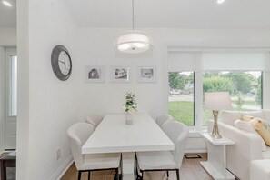 Dining - South Oakville Bliss Haven: Spacious 5 Bedroom Home with 2 Kitchens and Terrace (Oakville)