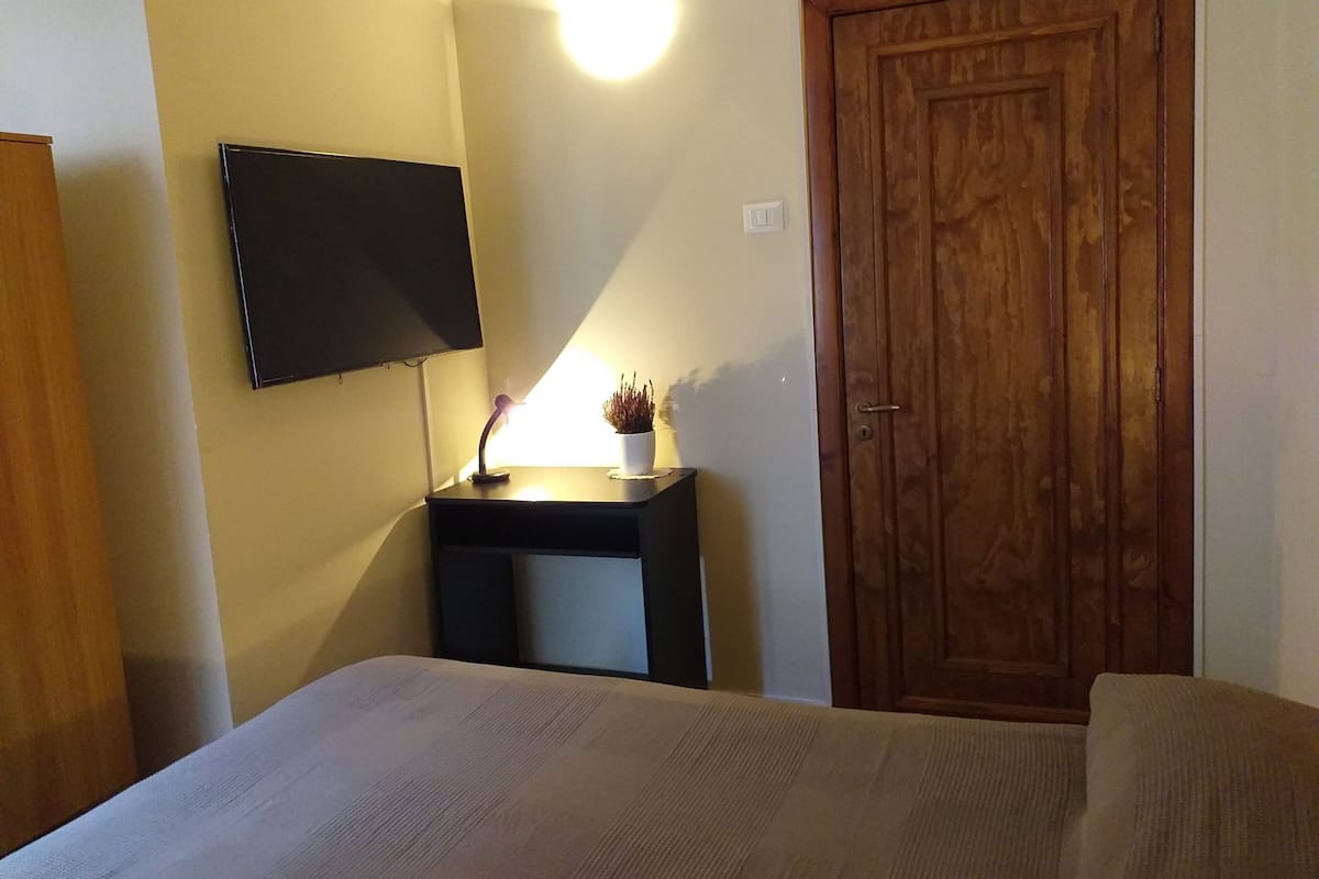 Habitación individual, para no fumadores | Escritorio, espacio para trabajar con laptop y wifi gratis