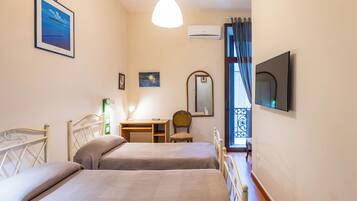 Twin Room 3 with shared bathroom with Room 4 | Desk, laptop workspace, free WiFi