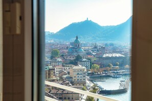 公寓, 湖景 | 高档床上用品、羽绒被、熨斗/熨衣板、婴儿床