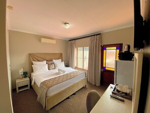 Suite | Free WiFi, bed sheets