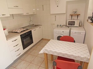 Kühlschrank, Ofen, Herdplatte, Geschirrspüler