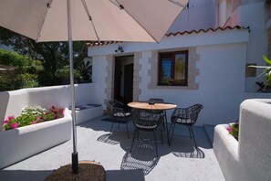 Outdoor dining - Complex 8 / Apartment Valdarke A3 (Veli Lošinj)