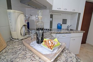 Fridge, stovetop, dishwasher, cookware/dishes/utensils - Complex 8 / Jasna 1- Valdarke (Veli Lošinj)
