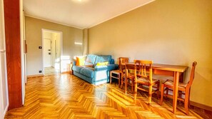 TV - Cristallo Apartment - Short Term Rentals Italy (Bardonecchia)