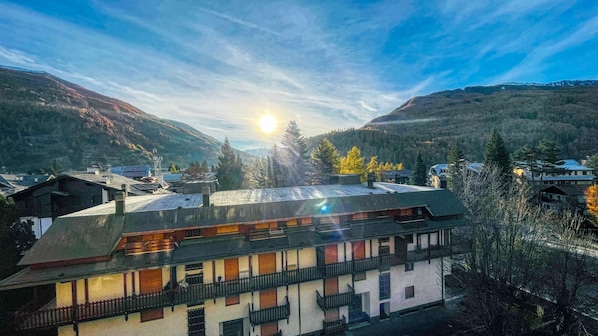 Exterior - Cristallo Apartment - Short Term Rentals Italy (Bardonecchia)