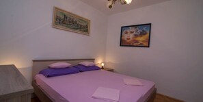 1 bedroom, WiFi, bed sheets