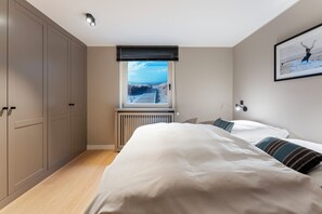 Een strijkplank/strijkijzer, gratis wifi, beddengoed