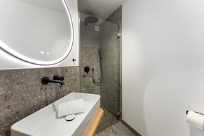 Shower, hair dryer, towels - Dependance Windrose 173 (Wenningstedt-Braderup (Sylt))