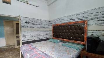 Deluxe eenpersoonskamer | Een bureau, gratis wifi