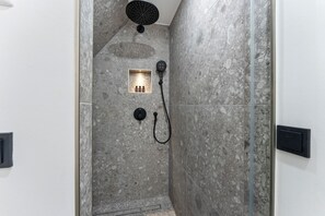 Doccia, asciugacapelli, asciugamani