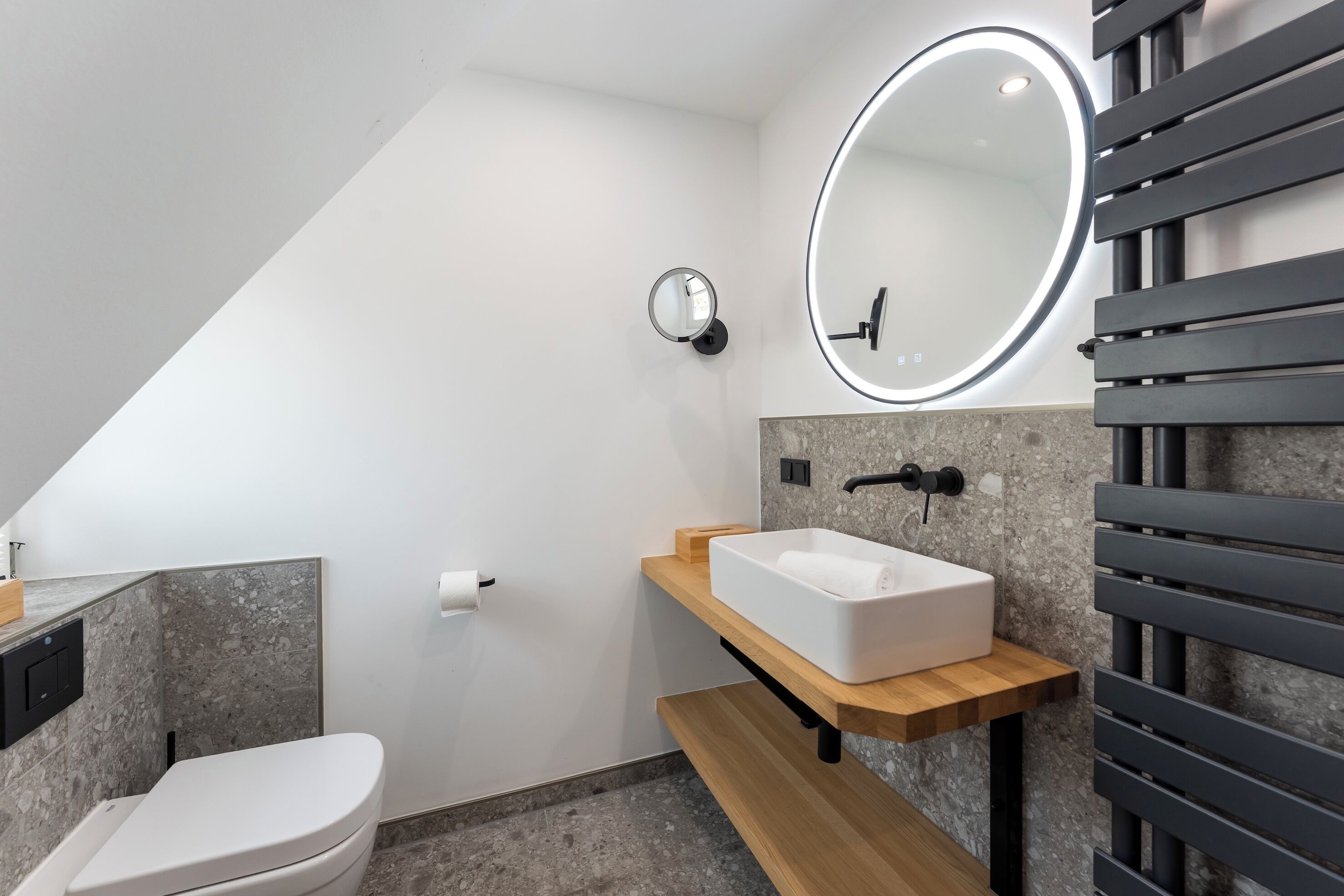 Dusche, Haartrockner, Handtücher