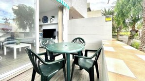 Outdoor dining - Apartment with pool south of Tenerife (CN)