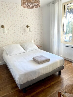 3 slaapkamers, een strijkplank/strijkijzer, gratis wifi, beddengoed