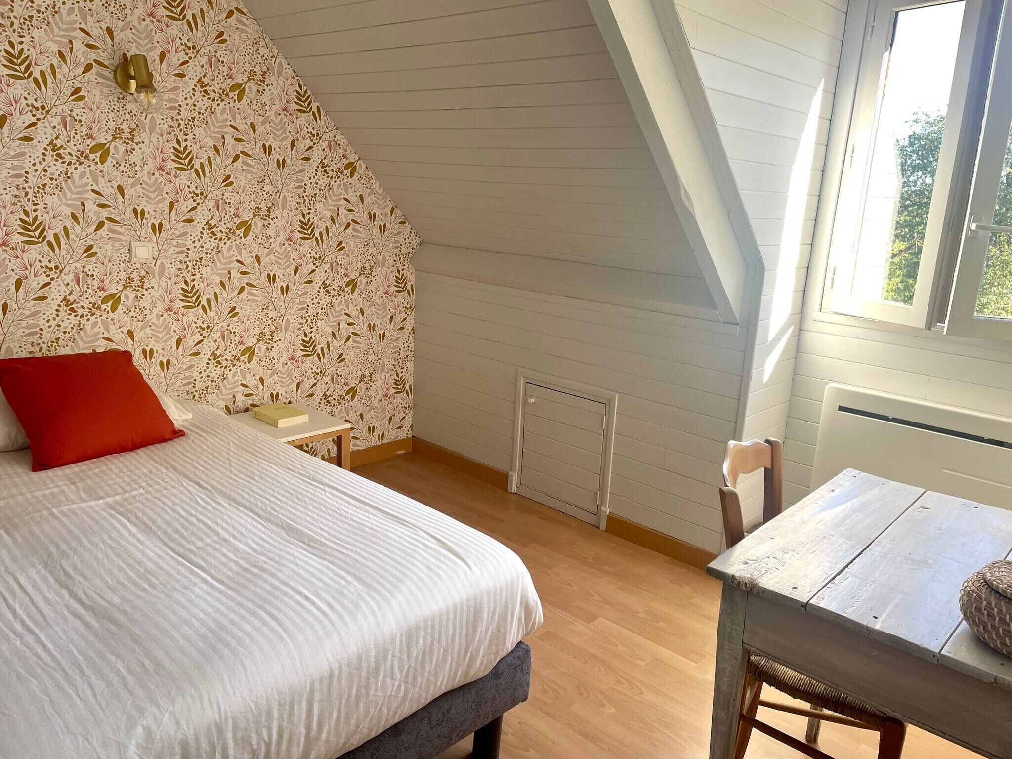 3 slaapkamers, een strijkplank/strijkijzer, gratis wifi, beddengoed
