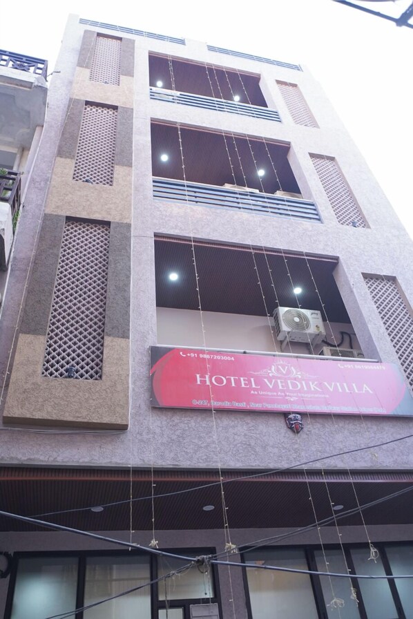 المنشأة من الخارج