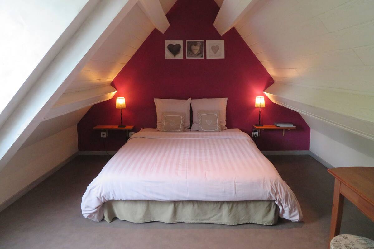 Chambre Double Supérieure, vue jardin | Fer et planche à repasser, Wi-Fi gratuit