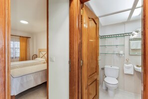 Bathroom - Apartment 'Playa Delphin 202' with Sea View, Balcony and Wi-Fi (Puerto de Naos)