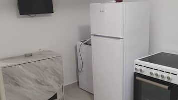 Chuveiro, toalhas de banho, sabonete, shampoo