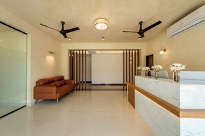 Reception - Yellowstone Resort Arambol (Arambol)