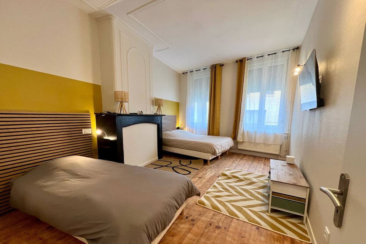 وحدة سكنية متصلة عادية - غرفتا نوم - بمطبخ | ستائر تعتيم ومكواة/لوح كي وواي فاي مجانًا