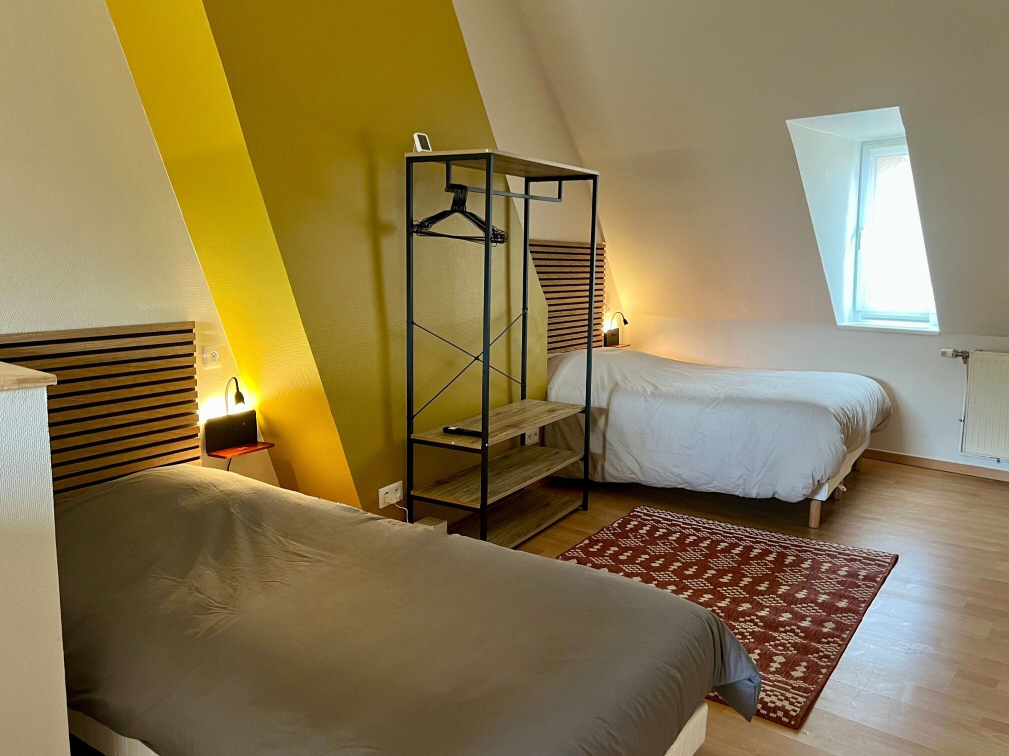 Standard-Stadtwohnung, 2 Schlafzimmer, Küche | Verdunkelungsvorhänge, Bügeleisen/Bügelbrett, kostenloses WLAN