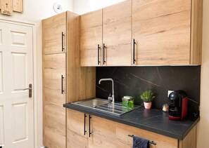 Private kitchen - Apart'Moment EN GROUPE-Maison 2 chambres (Saint-Omer)
