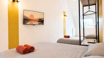 Standard Townhome, 2 Bedrooms, Kitchen | Blackout curtains, iron/ironing board, free WiFi