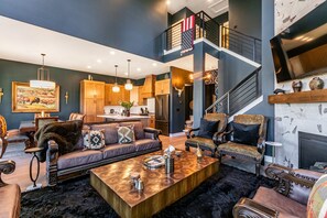 Smart TV, fireplace, stereo - Western Mountain Getaway!  Exquisite Meet Elegance! (Hideout)